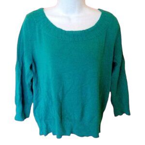 Green Sweater Size Large (Petite)   ---